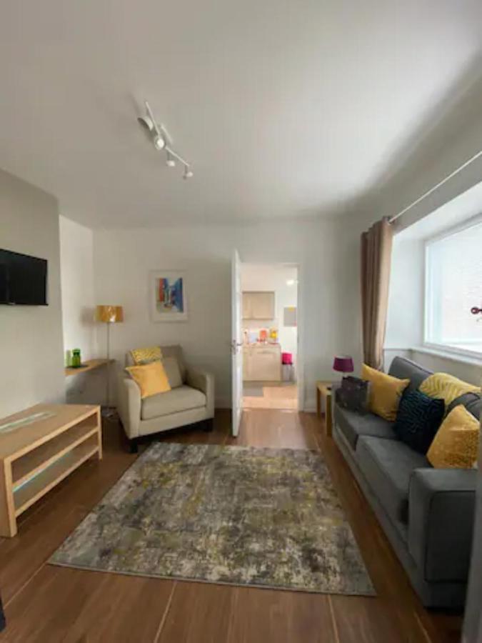 Location, Location! Gorgeous 1 Bed Apt- كيلارني المظهر الخارجي الصورة